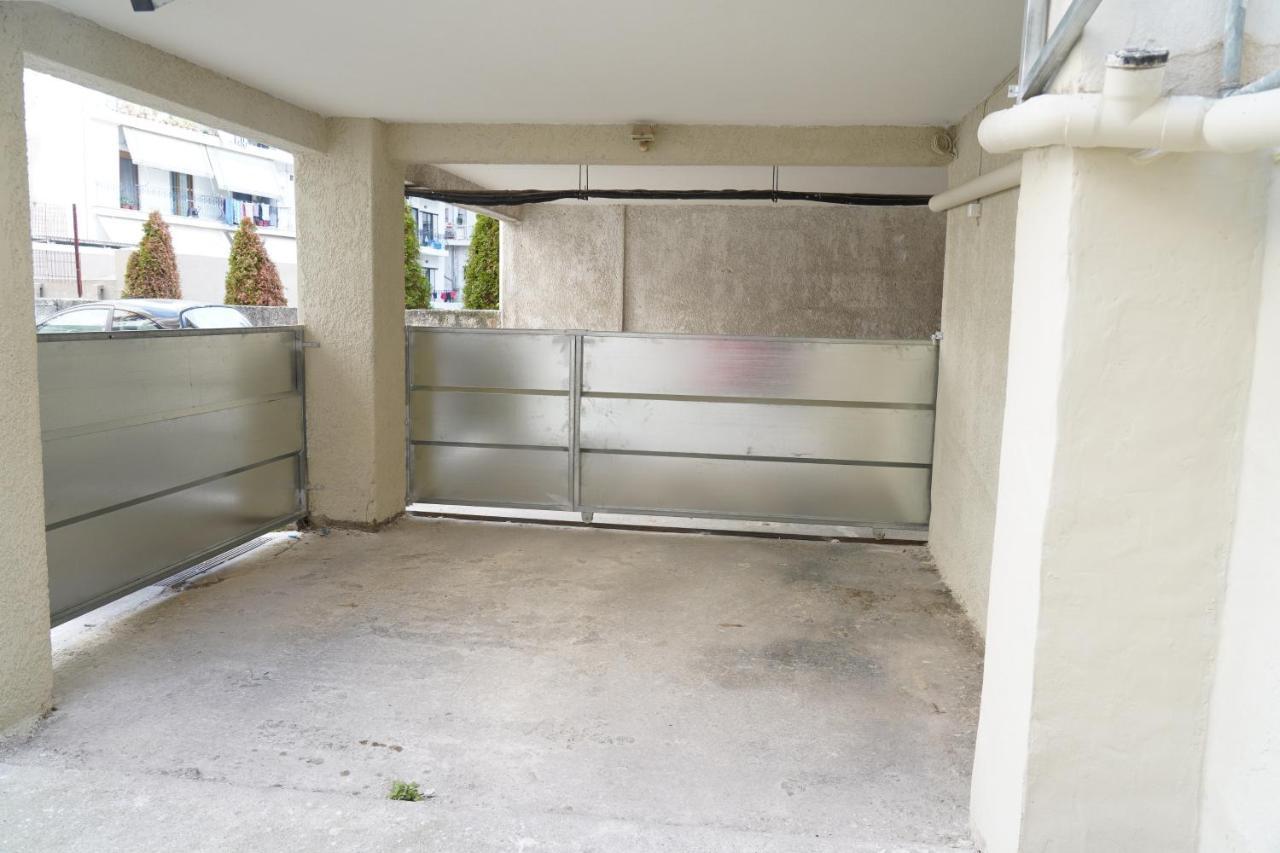 Larissa Downtown Apartment With Parking Exterior foto
