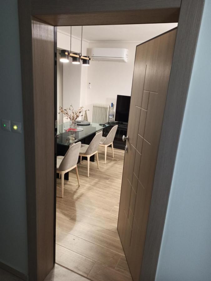 Larissa Downtown Apartment With Parking Exterior foto