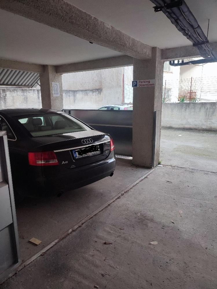 Larissa Downtown Apartment With Parking Exterior foto